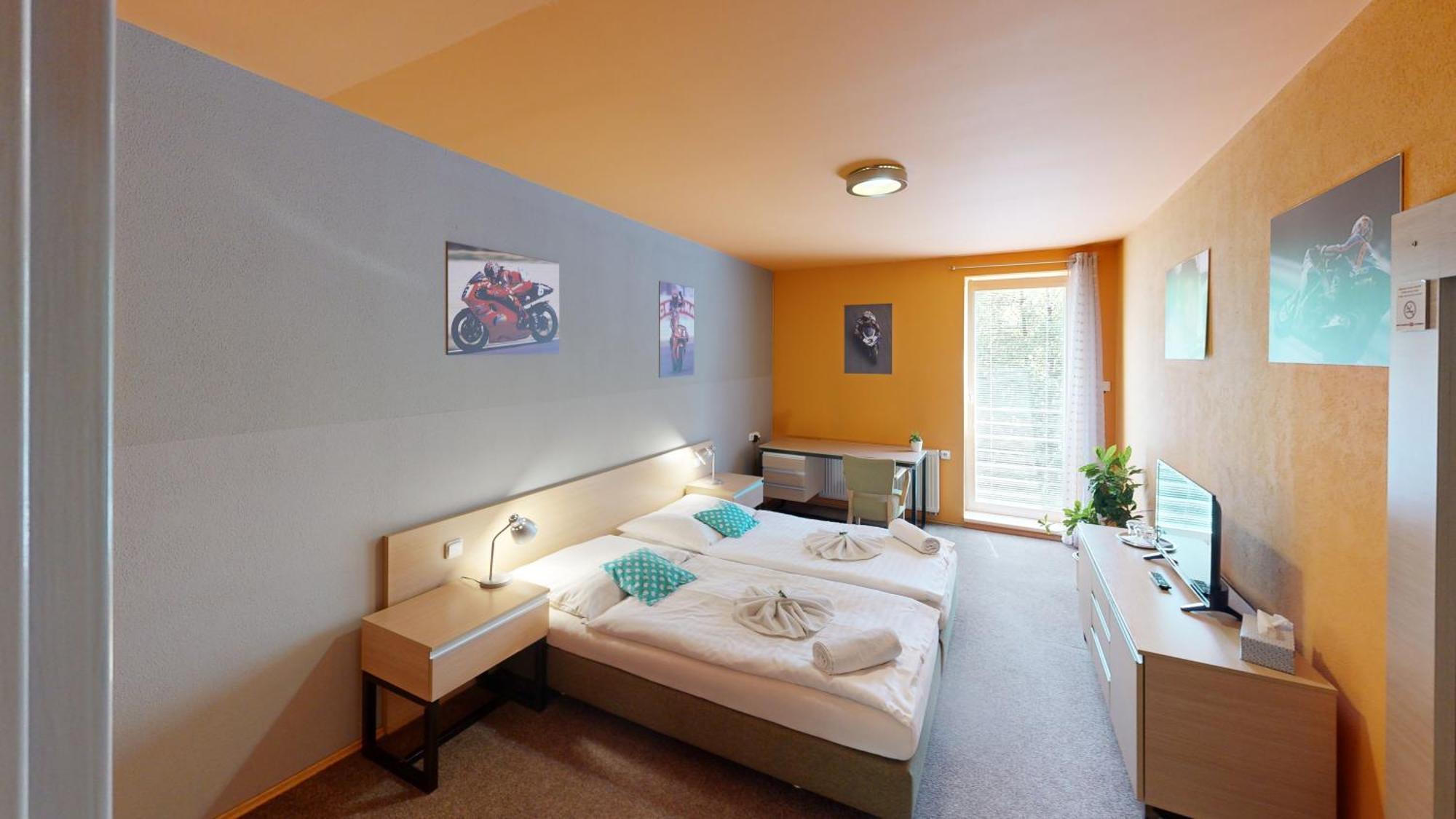 Penzion Er1 Zlin Bagian luar foto